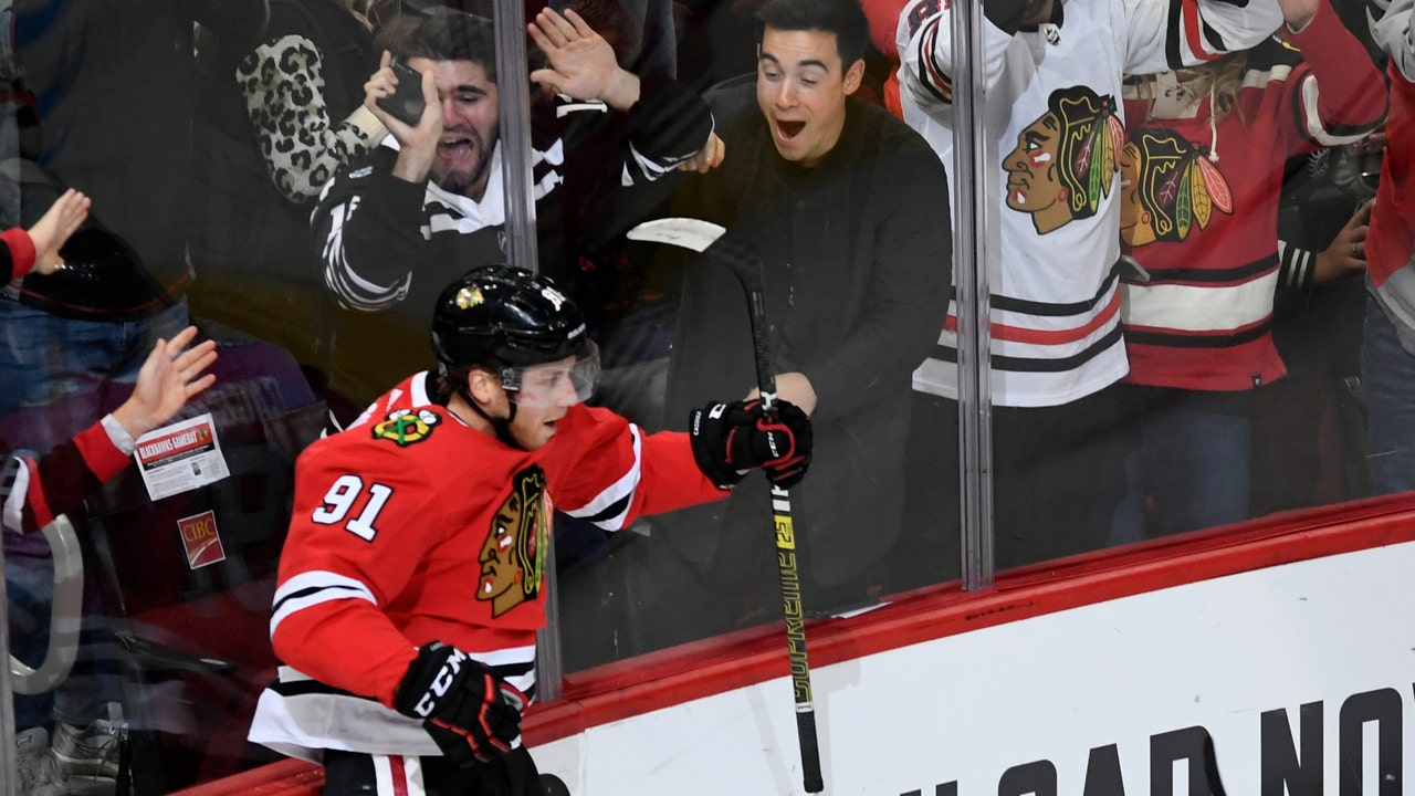 Toews, Lehner lead Blackhawks over Blue Jackets 3-2 in OT